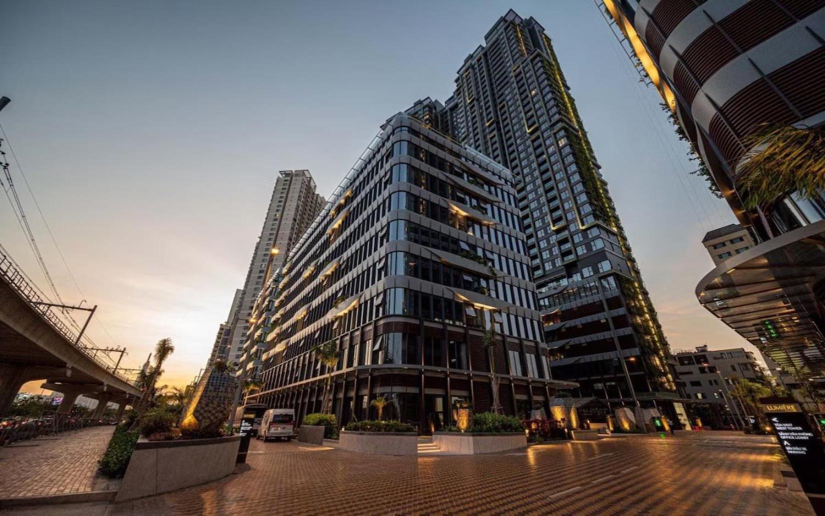 Khách sạn hẻo lánh Sarene Lumiere Riverside Thao Dien 4*